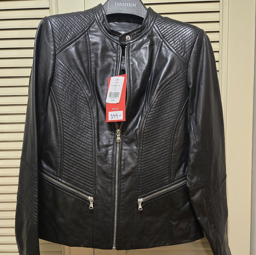Danier Women's Black Leather Jacket XS